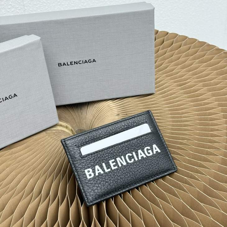 Picture of Balenciaga Handbags _SKUfw199739828fw